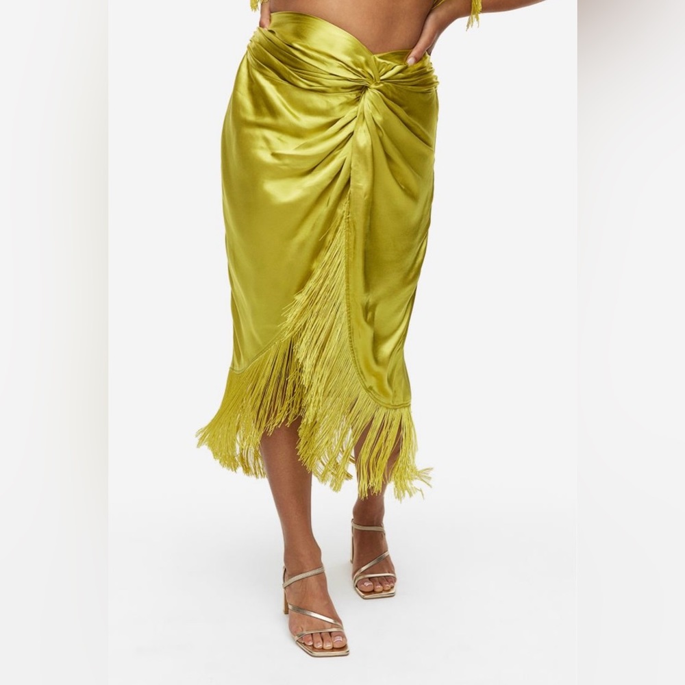 Fitted, calf-length skirt in softly draped satin.